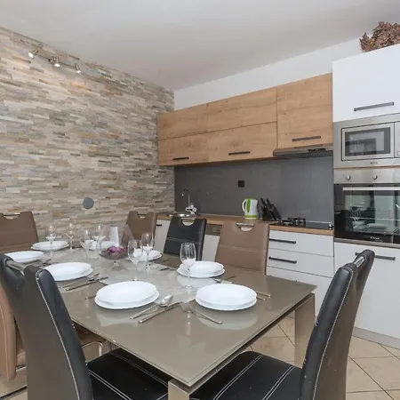 Vanja Apartman *